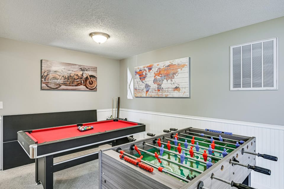Steps to Cedar Lake! Group Getaway w/ Game Room House in Indiana