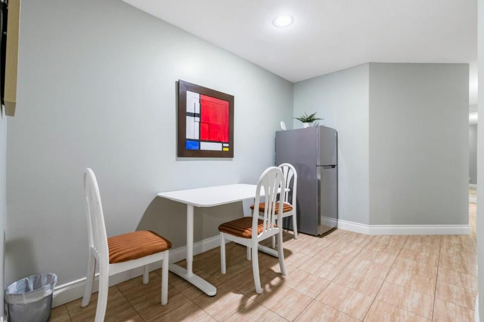 Comfortable Westside Vancouver Stay- Shared House Bed and Breakfast in Vancouver