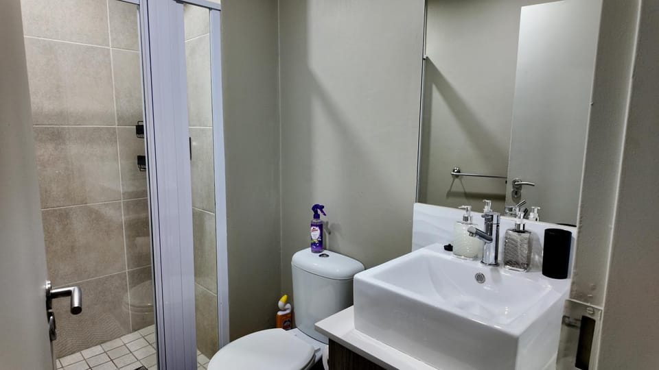Shower, Toilet, towels