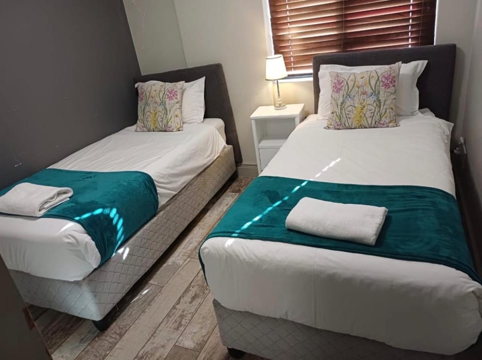 2 bedroom chic apartment near Canal Walk Apartment in Cape Town
