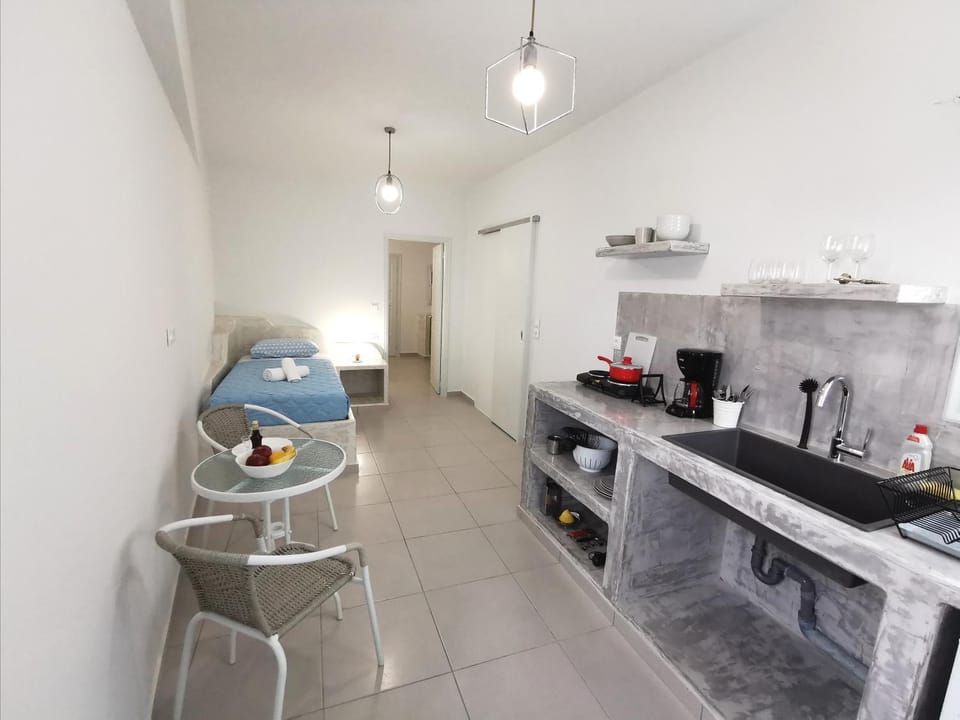 Bed, Kitchen or kitchenette