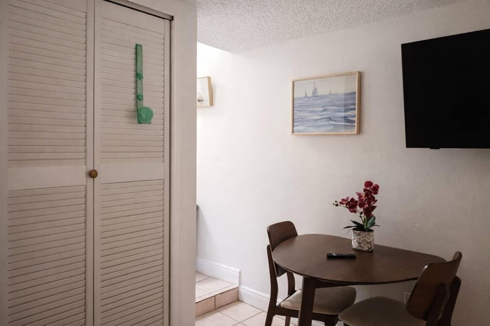 Private Studio with Parking – Best Miami Location! Bed and Breakfast in Coral Gables
