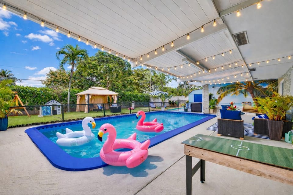 Day, Pool view, Swimming pool, Swimming pool, sunbed