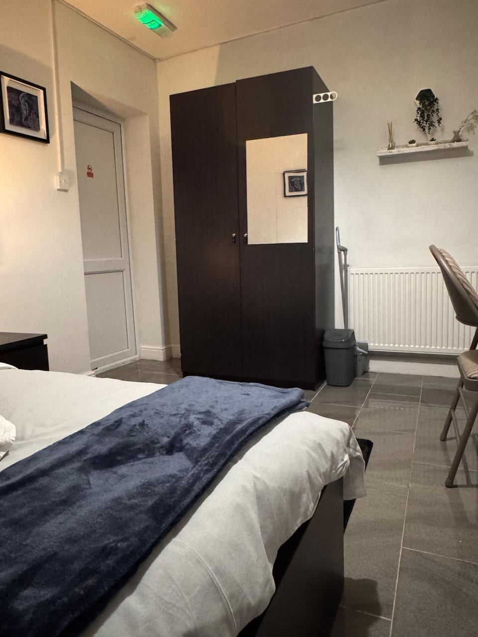 Sea Horse Studio, Private Entrance with Ensuite & Kitchenette Apartment in Luton