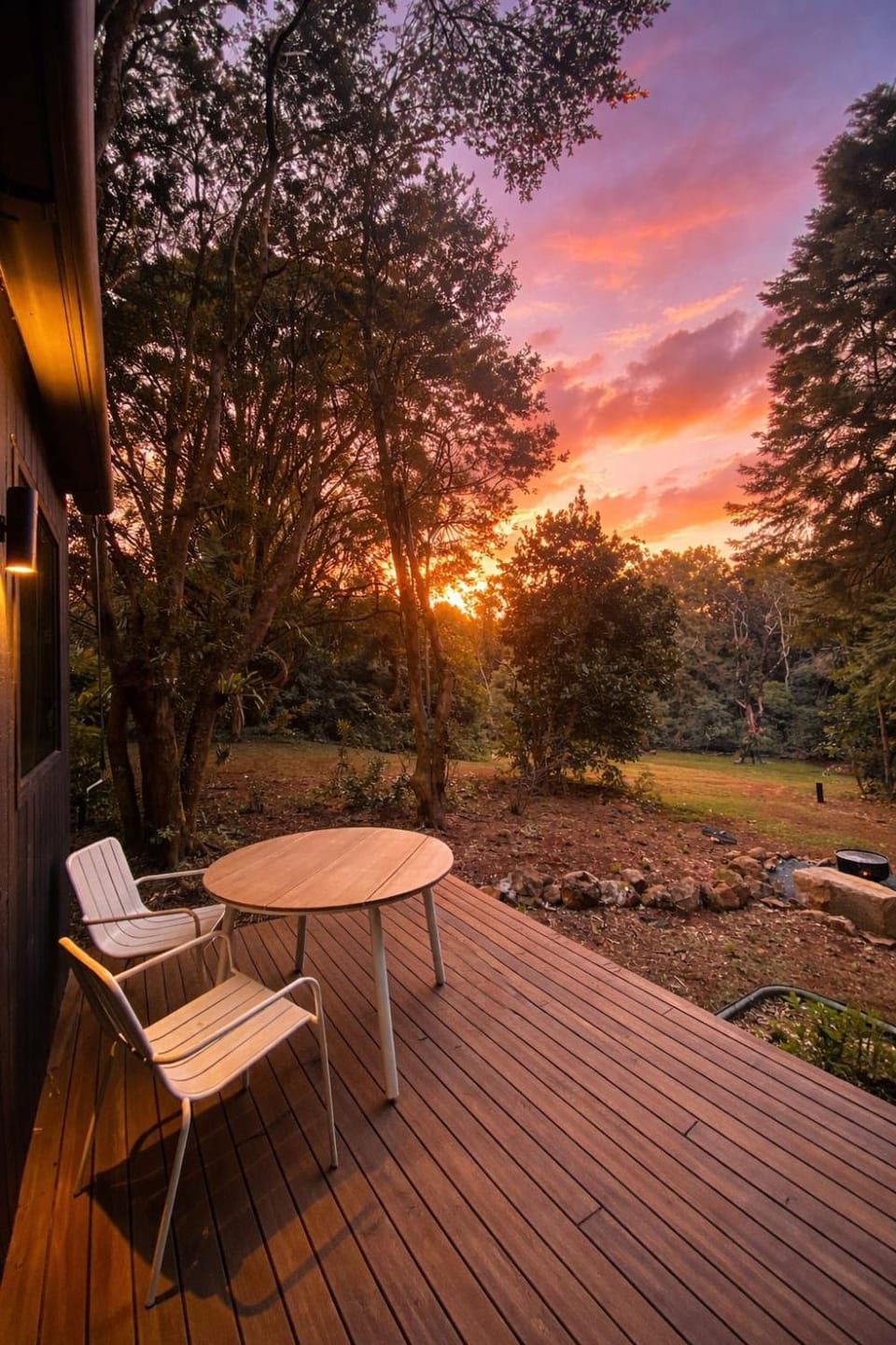 Property building, Patio, Garden, Location