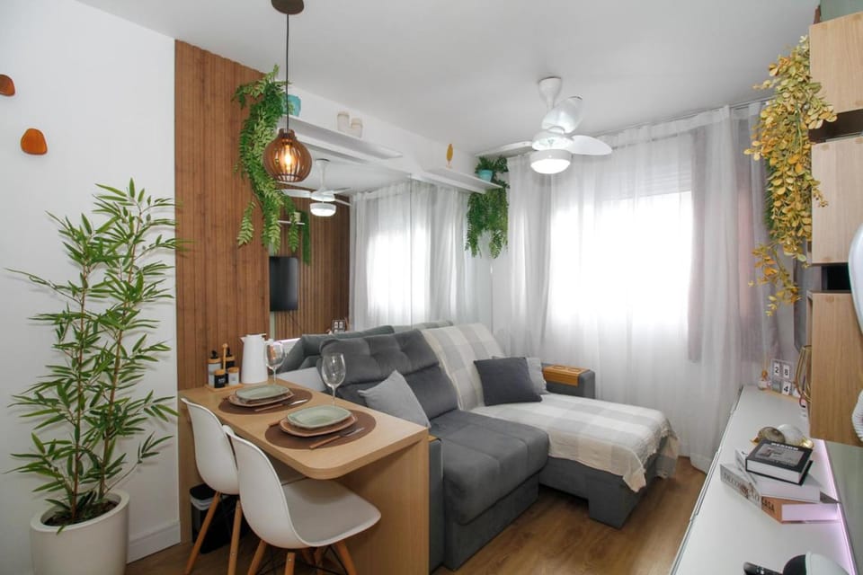 Photo of the whole room, Dining area