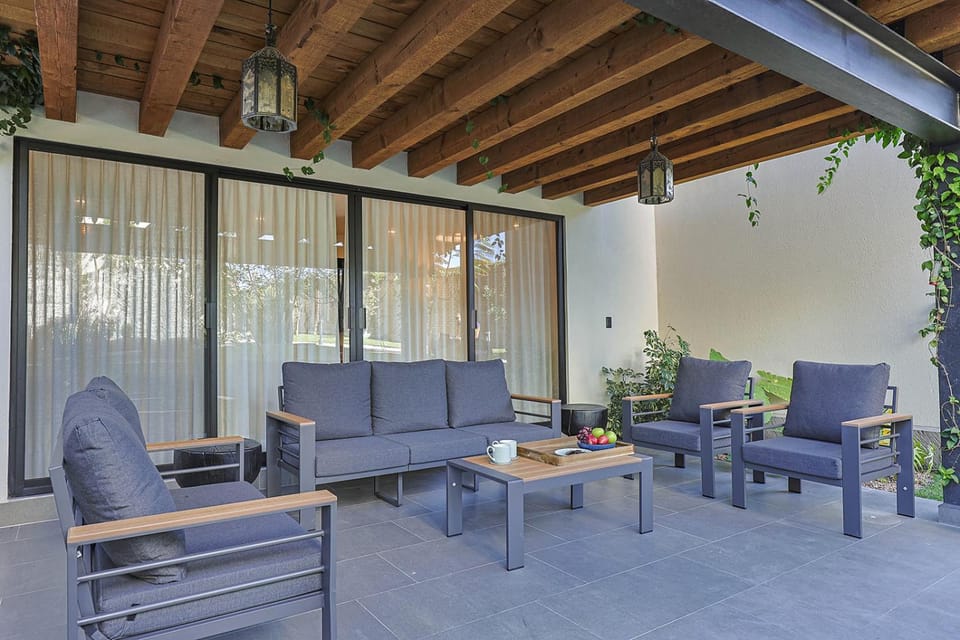 Patio, Day, Living room, Seating area