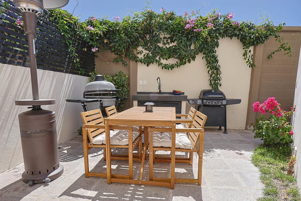 Patio, Day, Garden, Dining area