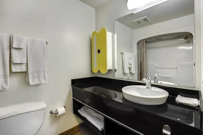 Cozy Retreat Near New Brunswick Hotel in East Brunswick
