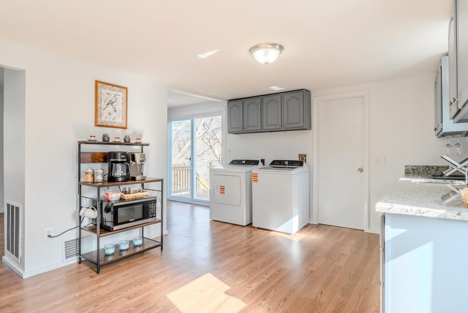 Coffee/tea facilities, laundry, kitchen