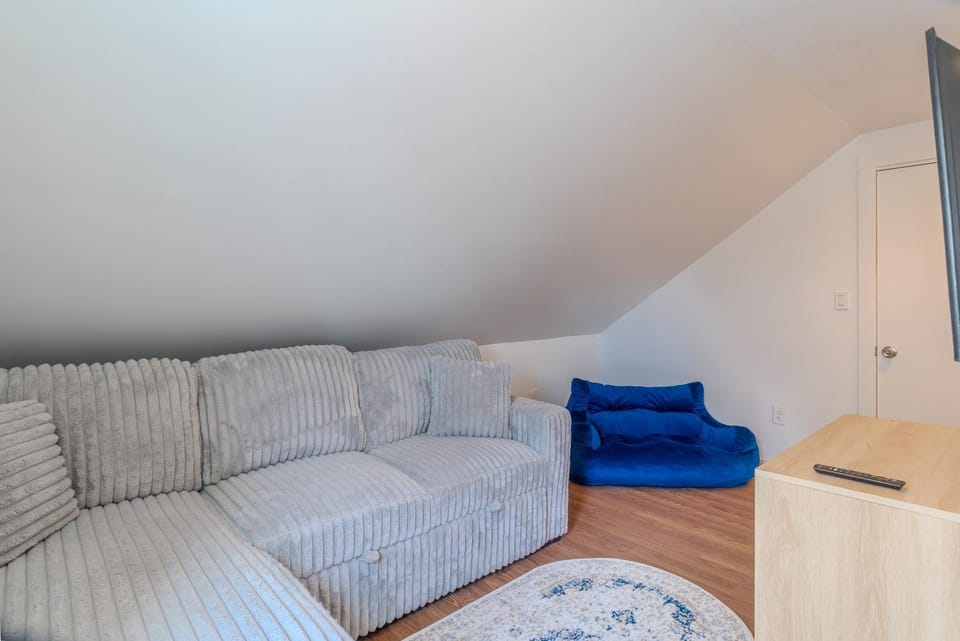 Living room, Bedroom