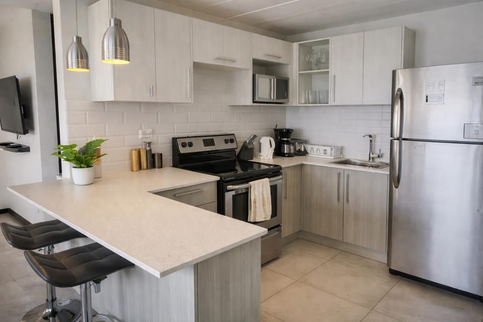 Coffee/tea facilities, Kitchen or kitchenette, oven, toaster