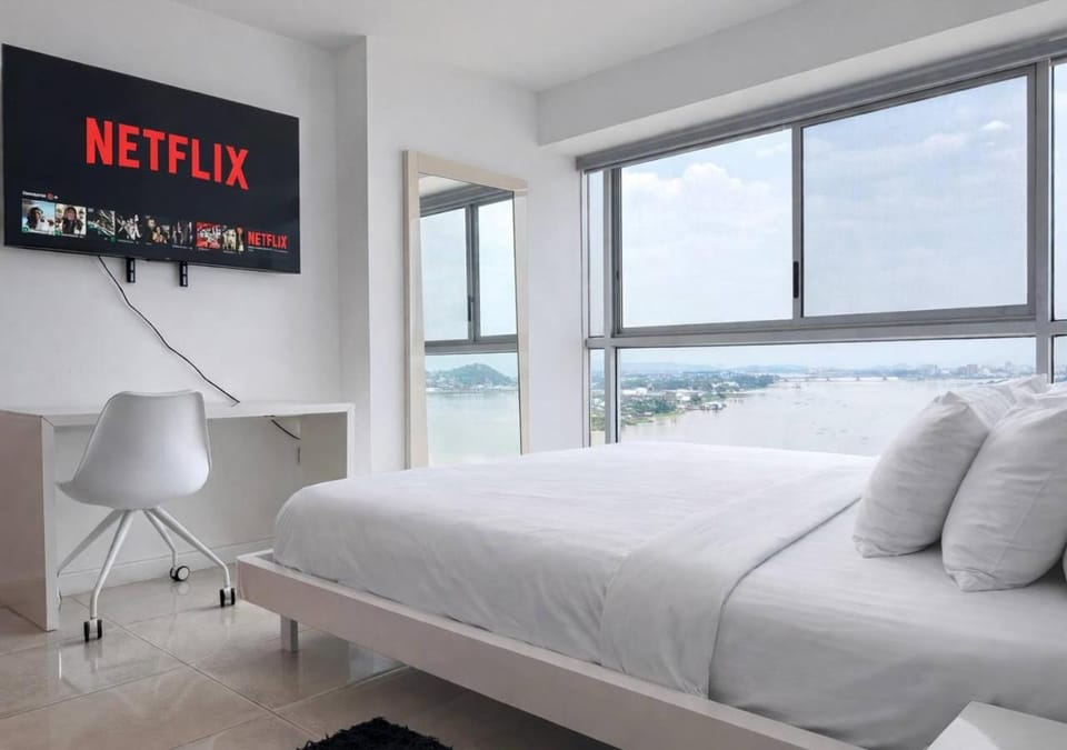 Bed, Bird's eye view, TV and multimedia, River view