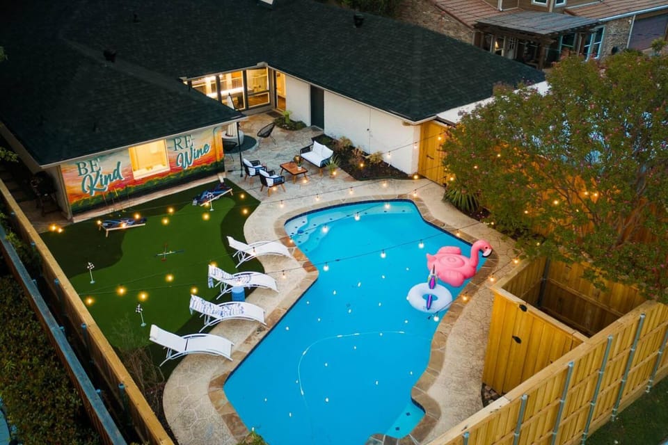 Swimming pool