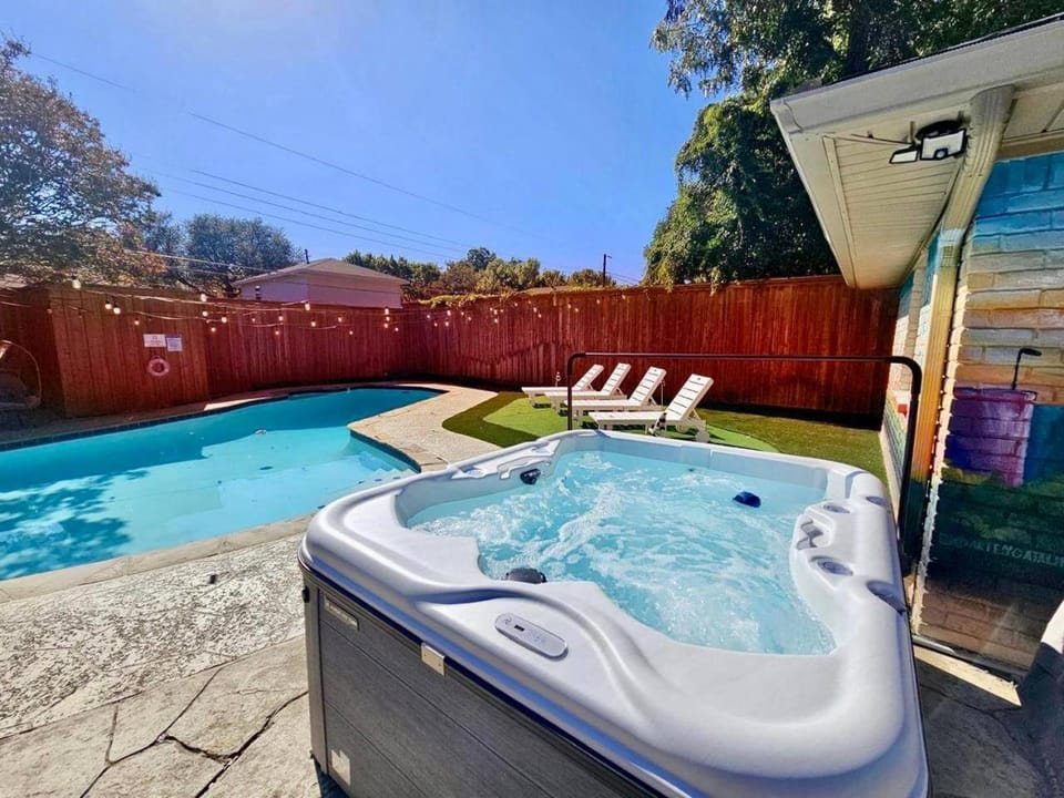 Hot Tub, Swimming pool, sunbed