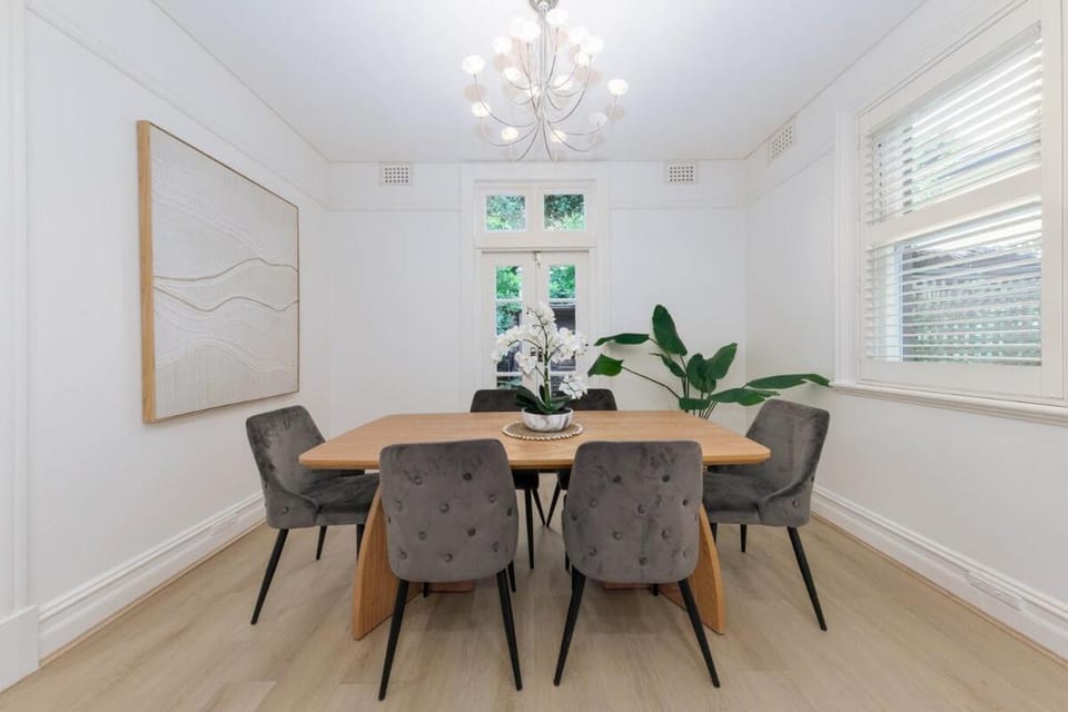Spacious 3BR Family Home at Central Chatswood House in Sydney