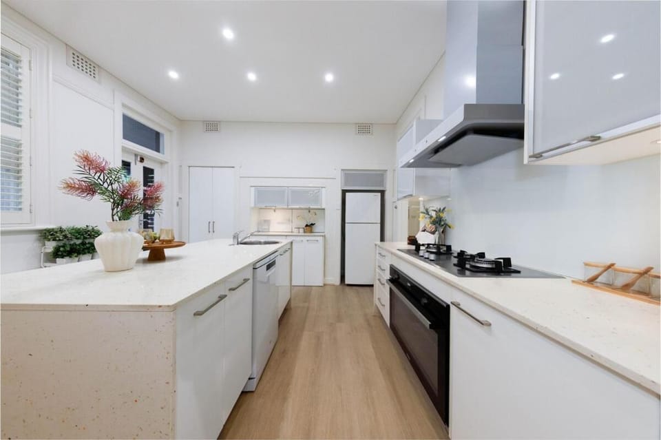 Spacious 3BR Family Home at Central Chatswood House in Sydney