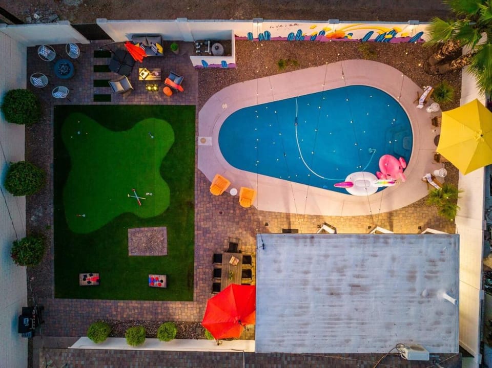 Minigolf, Swimming pool