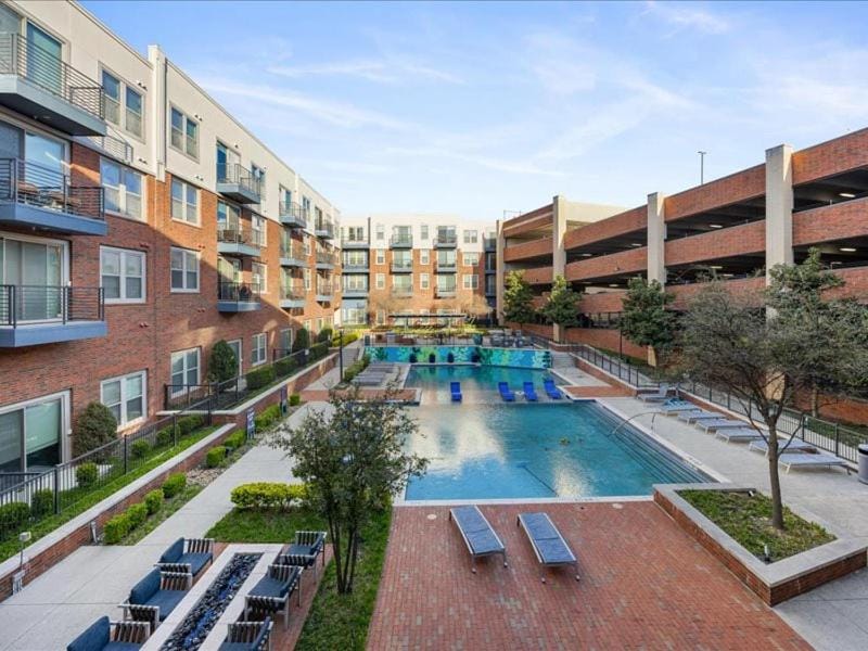Luxe 1BR Stay with Pool, Gym & EV Charger Apartment in Frisco