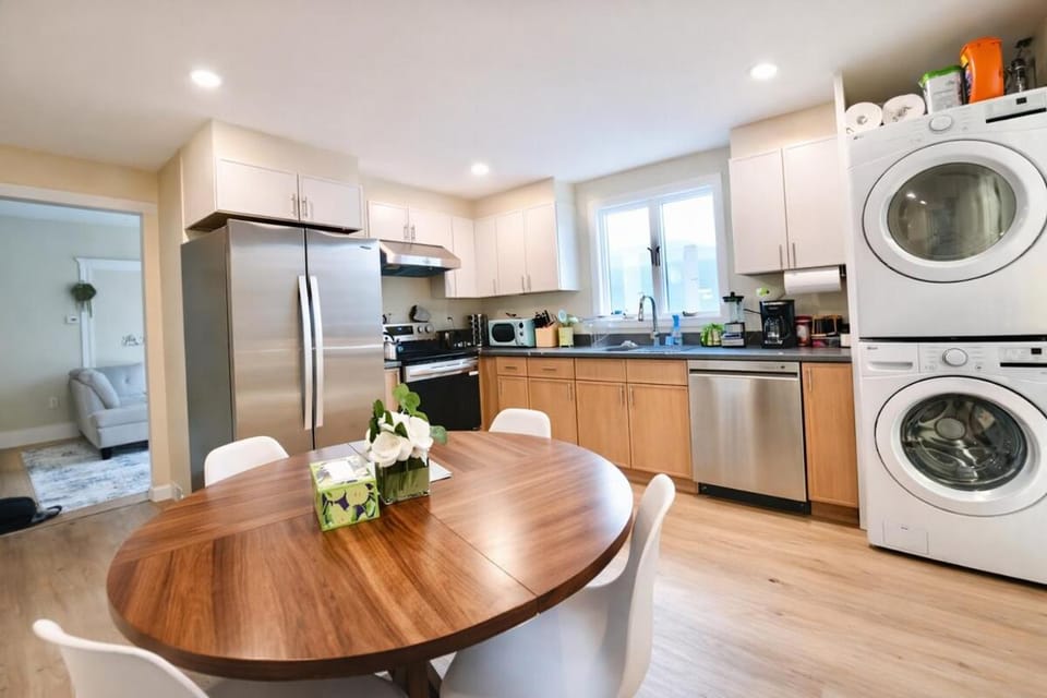Premium 4BD 2BA Near Boston, Encore, and T-Station Apartment in Somerville