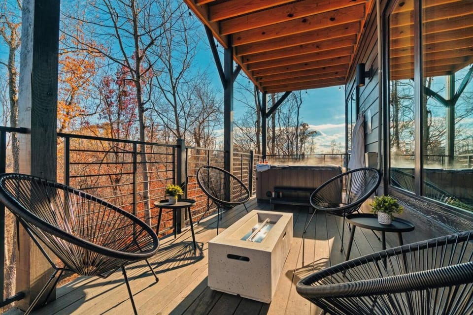BEST LOCATION!Views!Hot Tub!Sauna!Firepit!Theater House in Sevierville