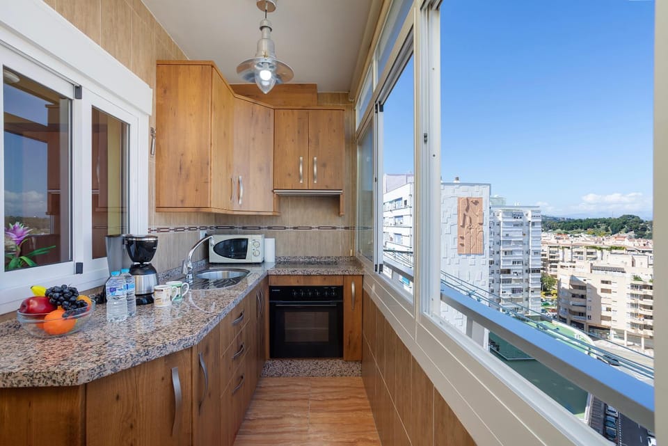 Kitchen or kitchenette, oven