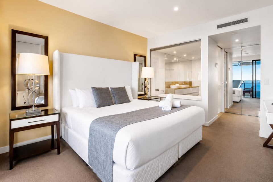 Bed, Photo of the whole room, towels