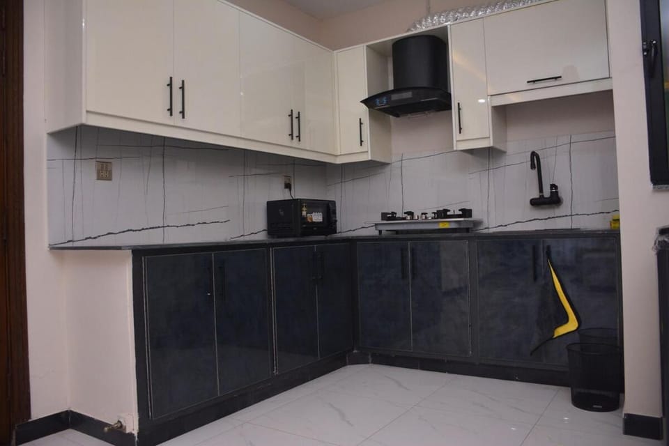 2 BR Appartment with Balcony - Smart Check In Apartment in Islamabad