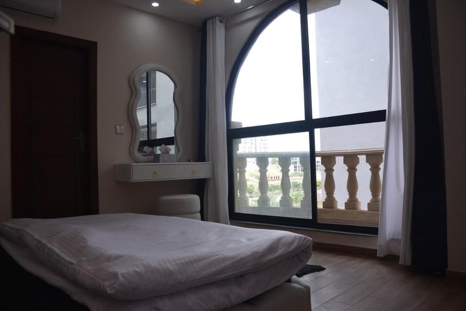 2 BR Appartment with Balcony - Smart Check In Apartment in Islamabad
