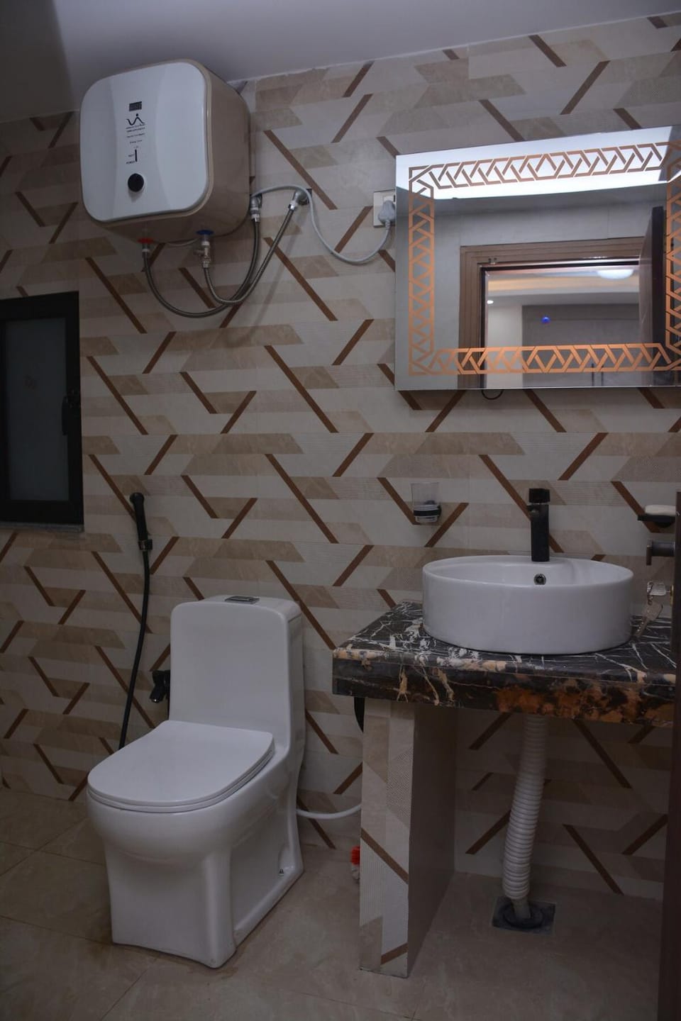 2 BR Appartment with Balcony - Smart Check In Apartment in Islamabad