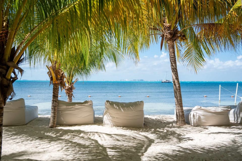Rise and Dive - 3BR - Beach Front Private Terrace Apartment in Isla Mujeres
