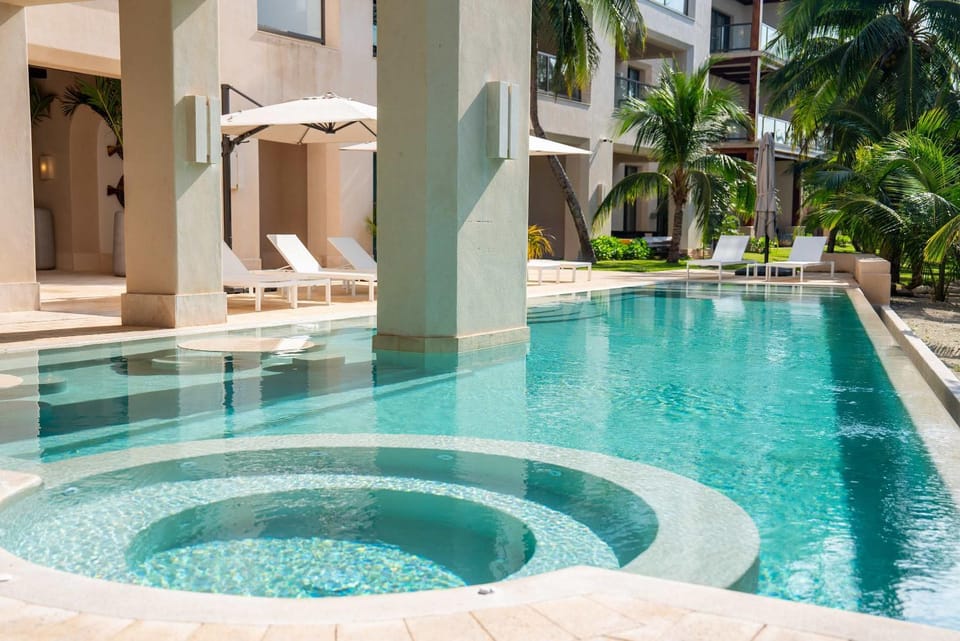 Rise and Dive - 3BR - Beach Front Private Terrace Apartment in Isla Mujeres