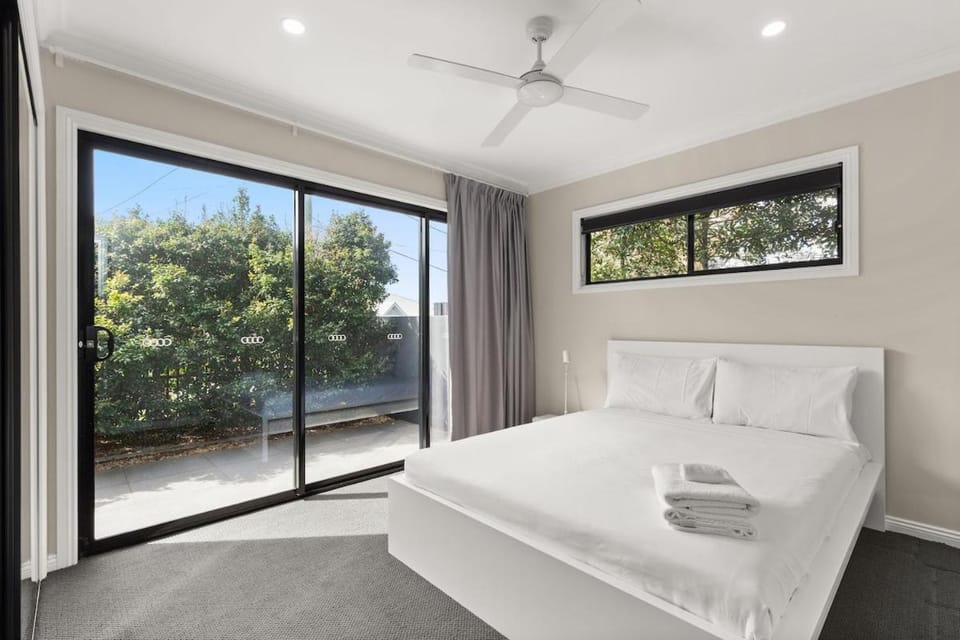 Cozy Retreat with central AC Entire place House in Brisbane