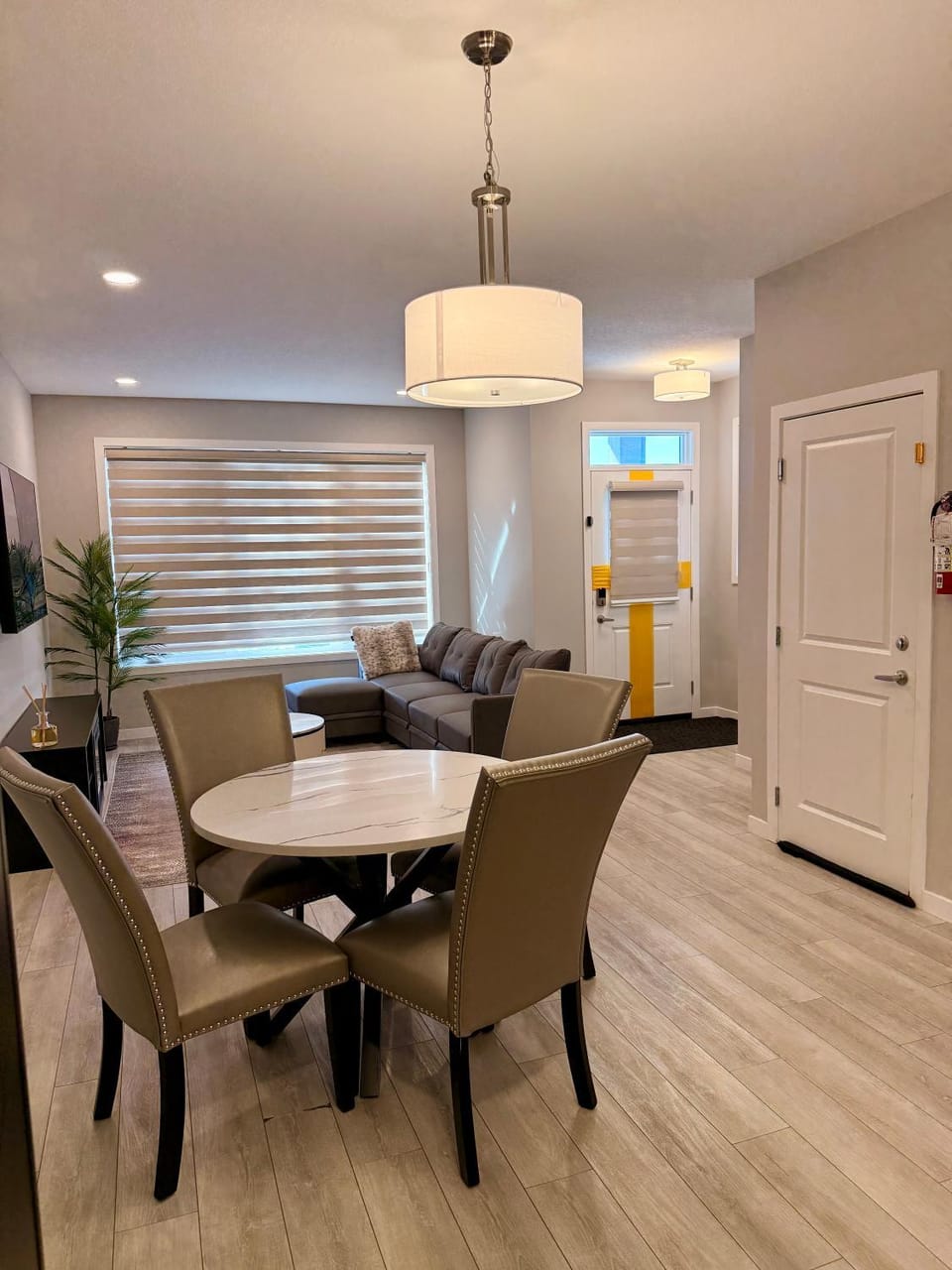 Living room, Seating area, Dining area