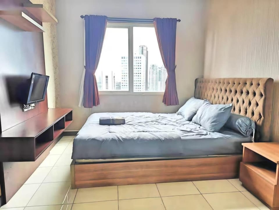 Strategic 3BR Sudirman Park Apt Wi-Fi, Pool,Gym Apartment in South Jakarta City