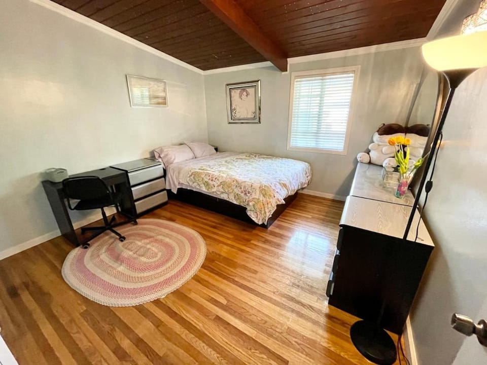 Private Pool and Spa Family Friendly 3BR Home Sleeps 10 House in Winnetka
