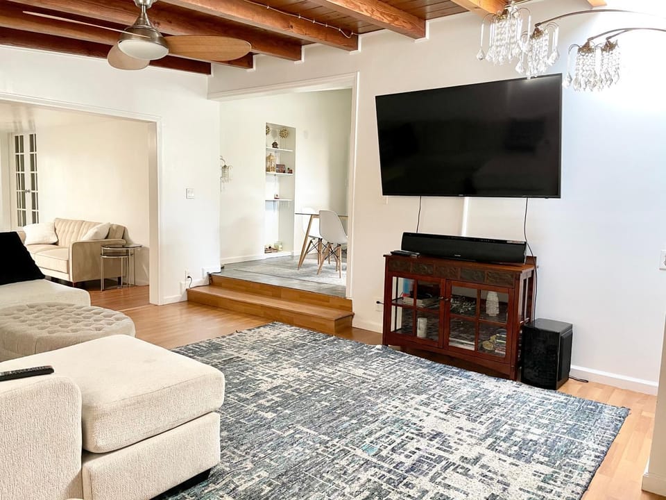 Private Pool and Spa Family Friendly 3BR Home Sleeps 10 House in Winnetka