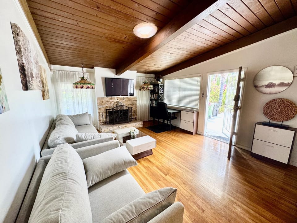 Private Pool and Spa Family Friendly 3BR Home Sleeps 10 House in Winnetka
