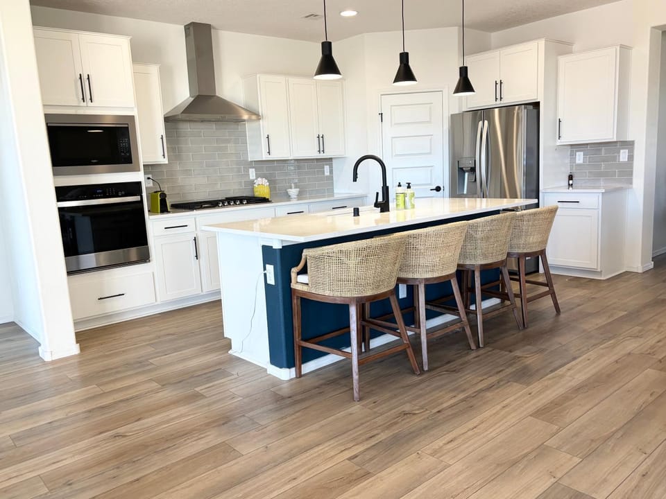 Kitchen or kitchenette, Dining area, dishwasher, oven, stove