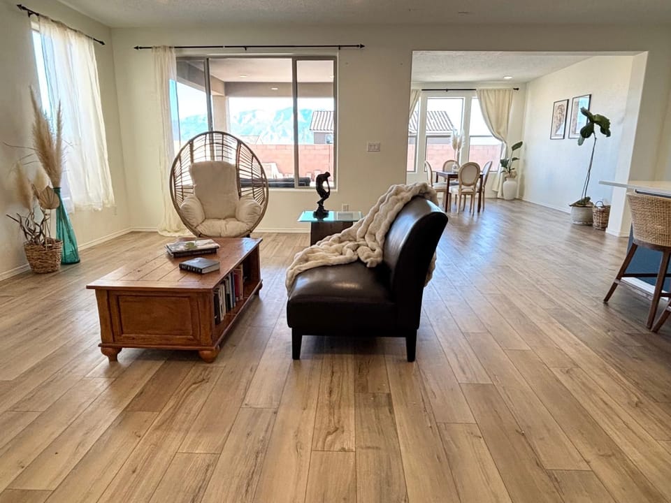 Living room, Dining area, Family