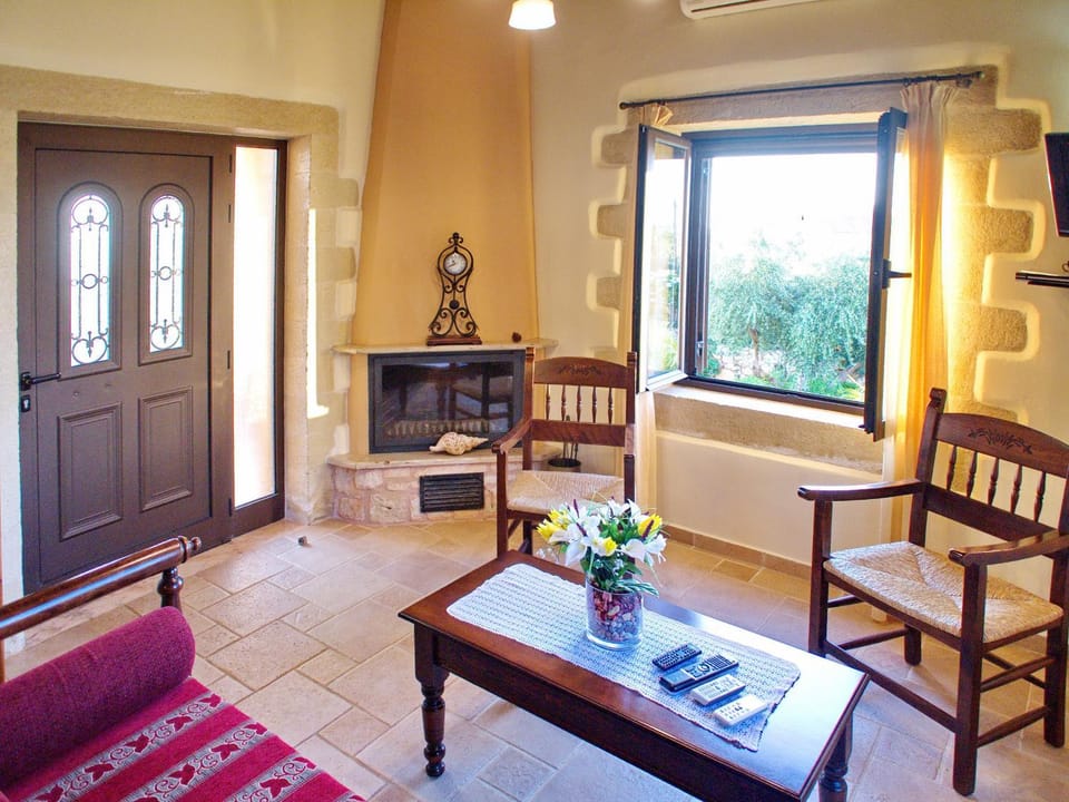Communal lounge/ TV room, Living room