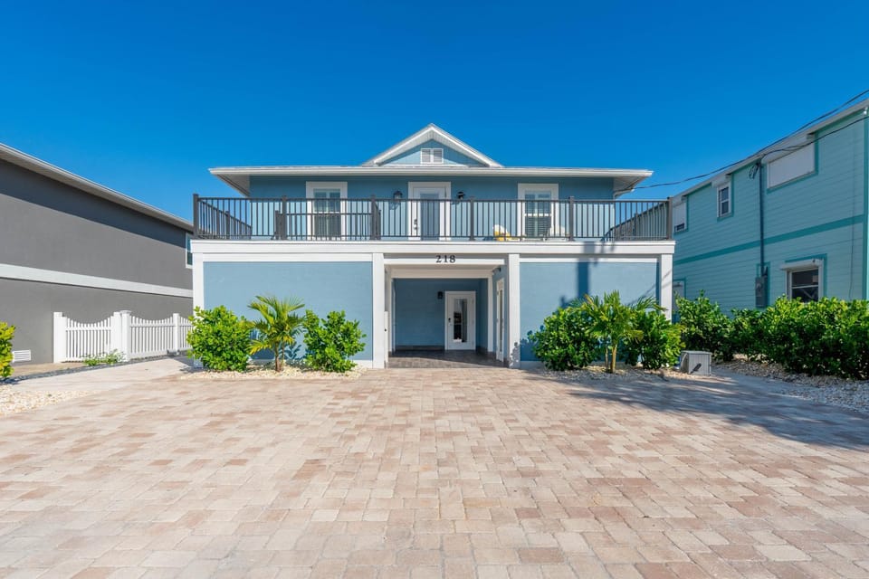 218 Dolphin Beach House by Sun Palace Vacations House in Estero Island