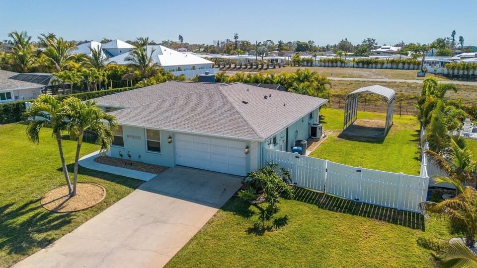 Property building, Day, Neighbourhood, Bird's eye view, Garden, Parking