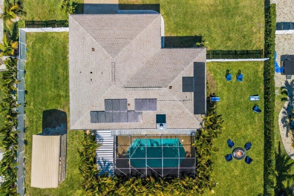 Property building, Day, Bird's eye view, Garden, Seating area, Swimming pool