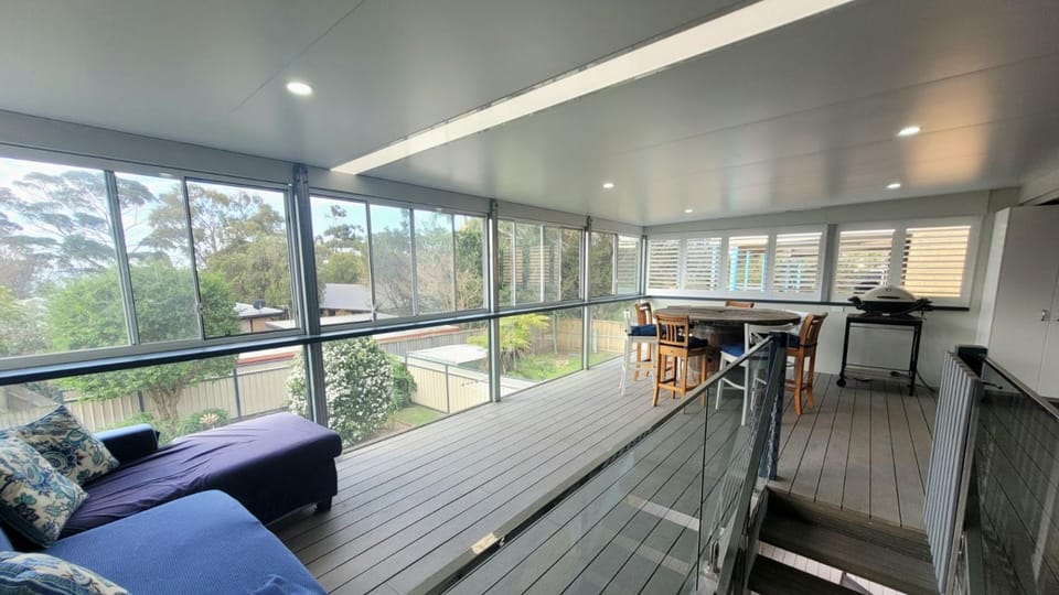 Seachange by Book Jervis Bay- water views and outdoor entertaining area - Free Wifi, Pet Friendly House in Vincentia