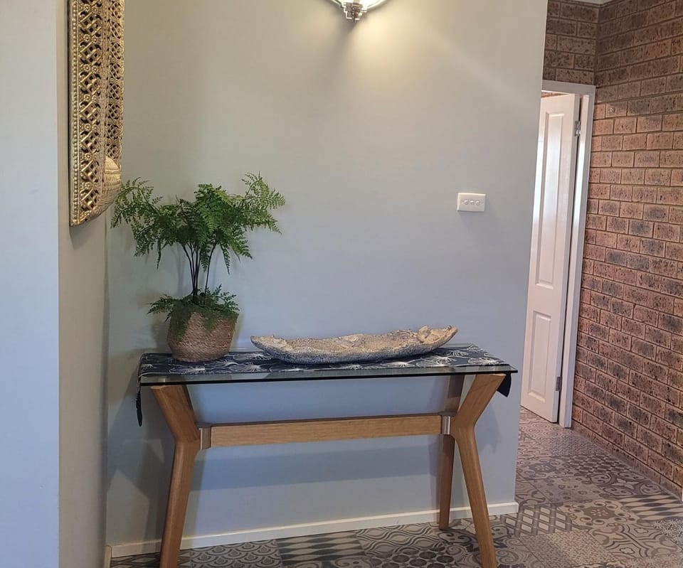 Seachange by Book Jervis Bay- water views and outdoor entertaining area - Free Wifi, Pet Friendly House in Vincentia