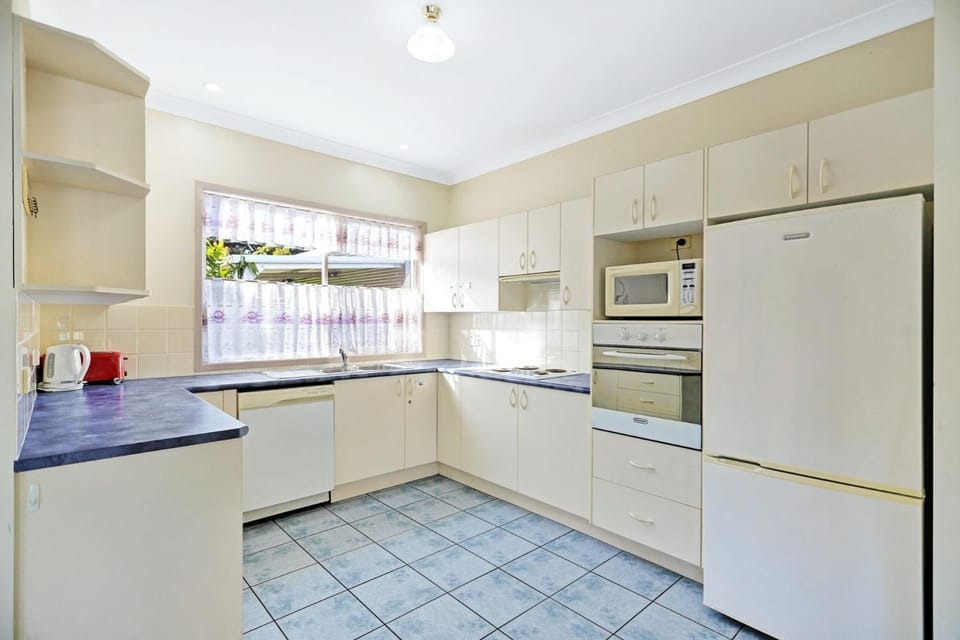 In The Heart Of Husky by Book Jervis Bay. Linen is not included House in Huskisson