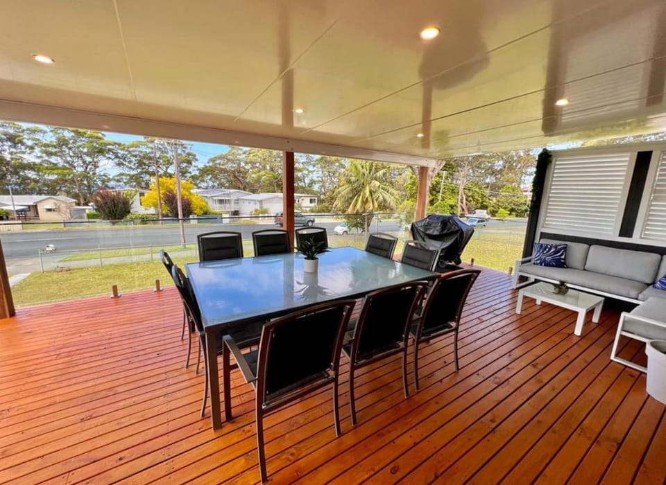 Barefoot and Beach Bound by Book Jervis Bay House in Vincentia