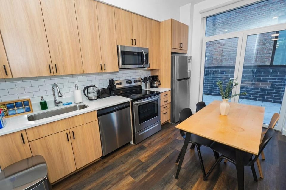 Chicago 4BR South Loop with Rooftop and Gym Near McCormick Place Apartment in South Loop
