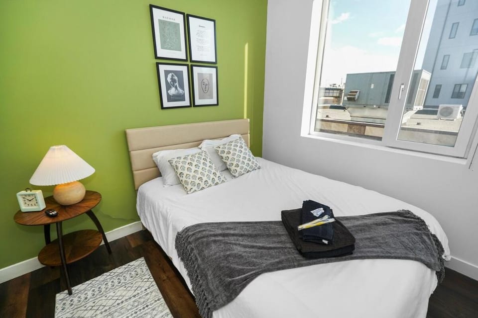 Chicago 4BR South Loop with Rooftop and Gym Near McCormick Place Apartment in South Loop